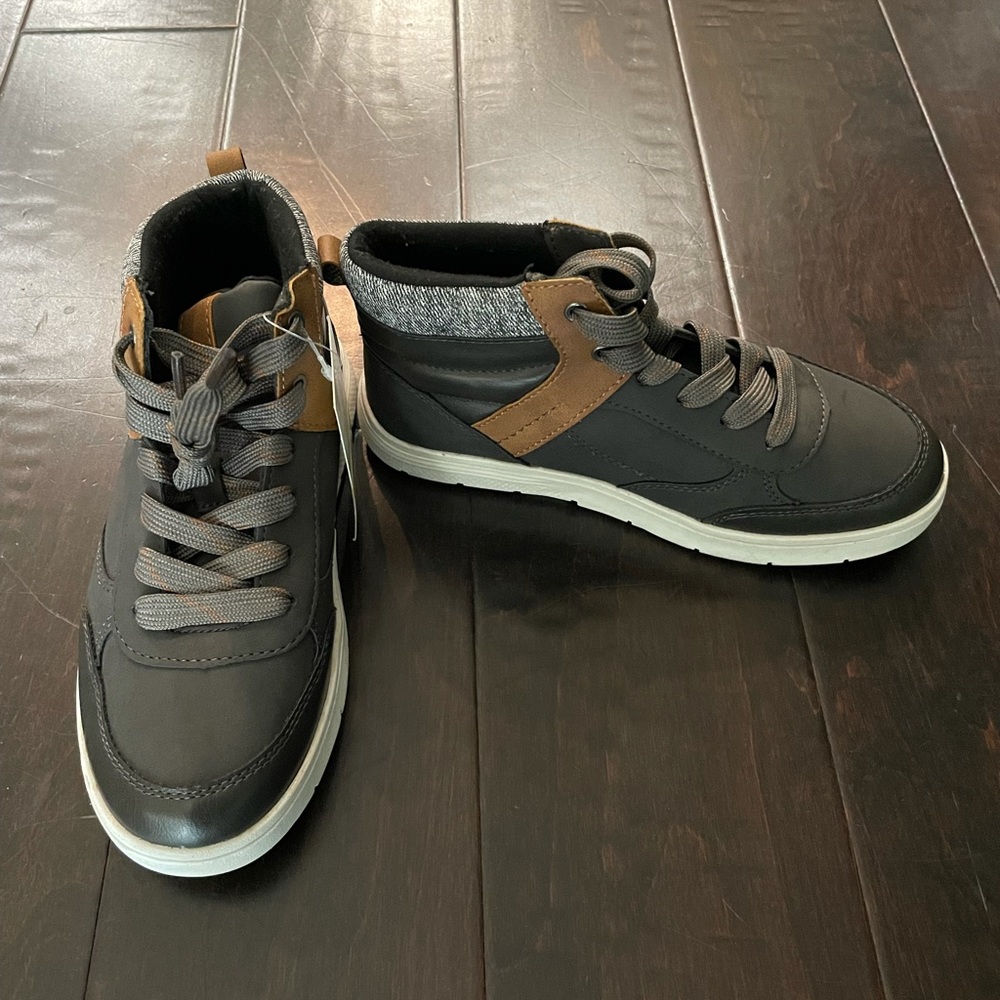 Boys size 1 shoes